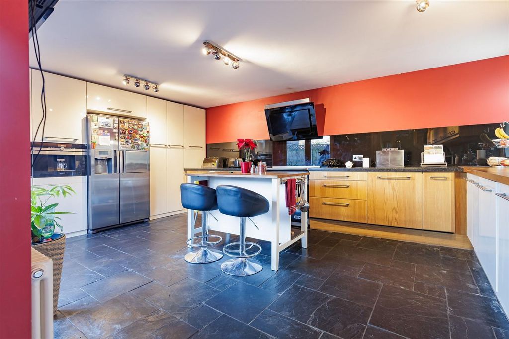 Property photo 3 of 37 Aldeburgh Dale (9).Jpg