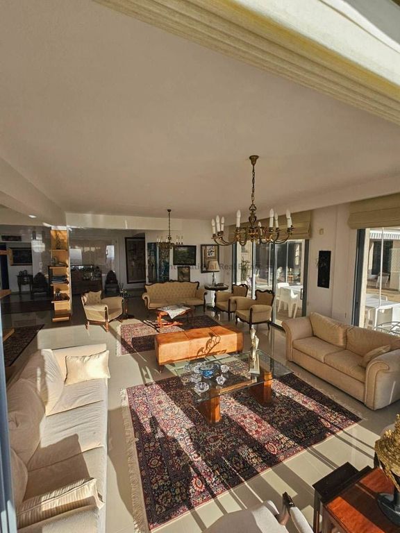 Property photo 2 of 40