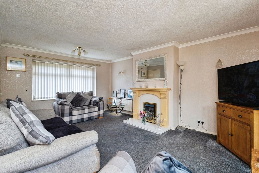 Property photo 2 of 17 Photo