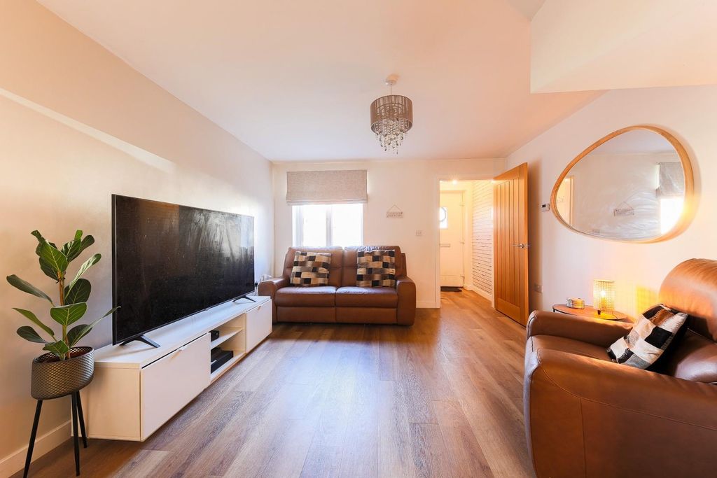 Property photo 3 of 14 Living Room