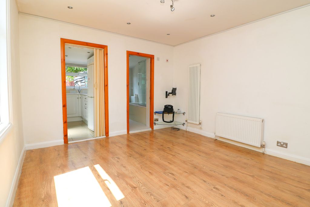 Property photo 3 of 23