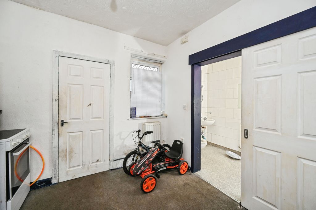 Property photo 3 of 15 Dining Room
