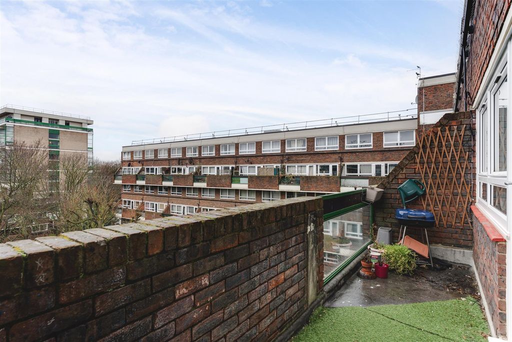 Property photo 2 of 24 Carnoustie Drive-9.Jpg