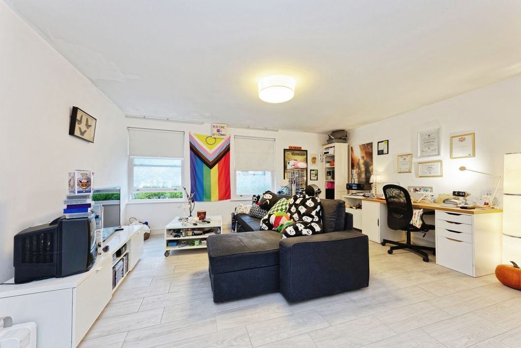 Property photo 1 of 12 Photo