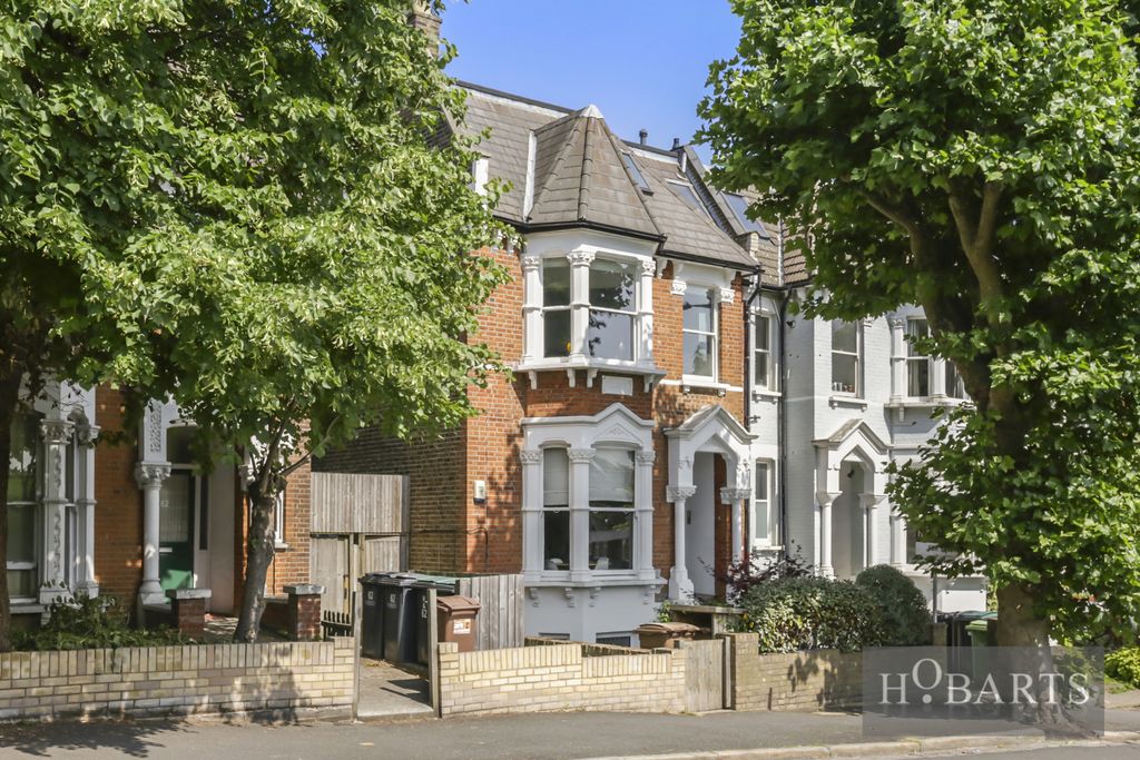 Property photo 1 of 16 Stylish Two-Bedroom Flat With Garden And Stunning Views