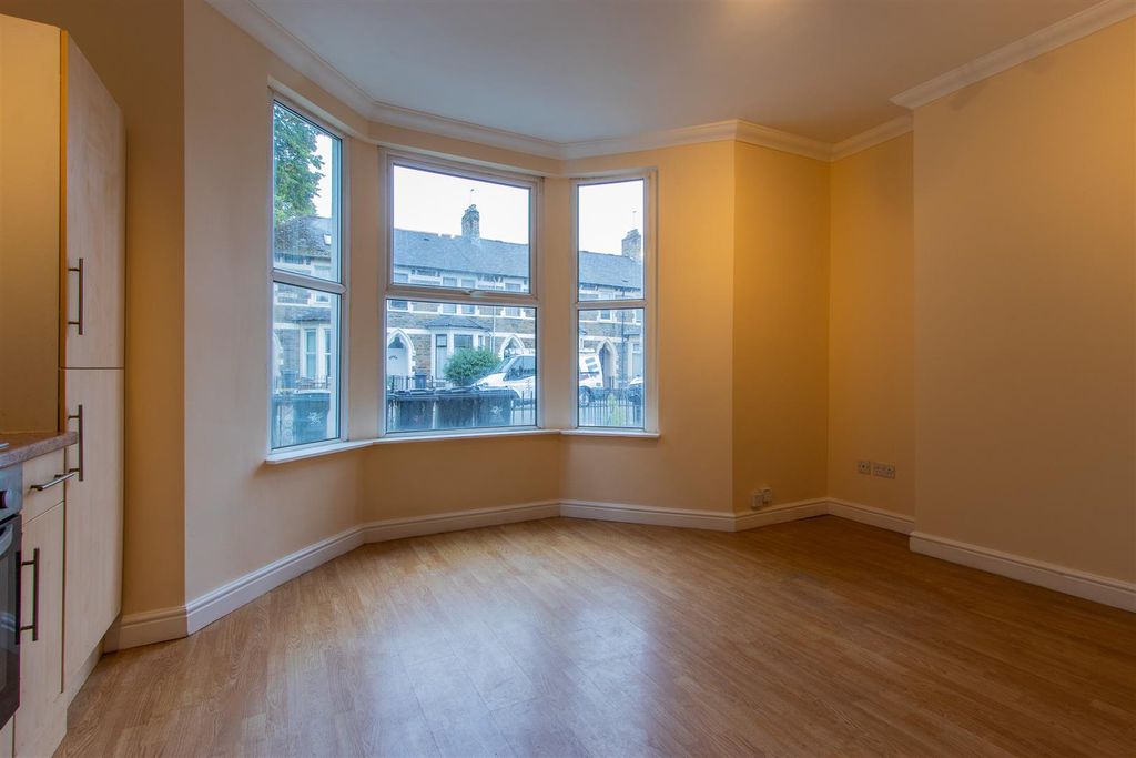 Property photo 2 of 10 Llantwit Street 2.Jpg