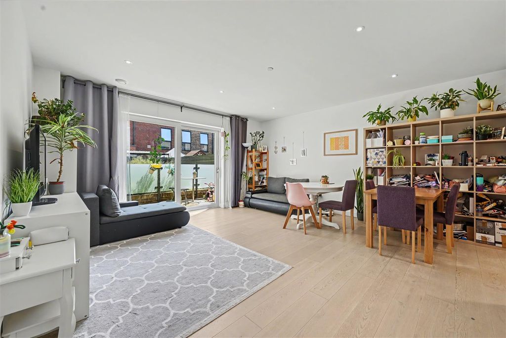 Property photo 3 of 16 12-93c3Gcpmsc -
