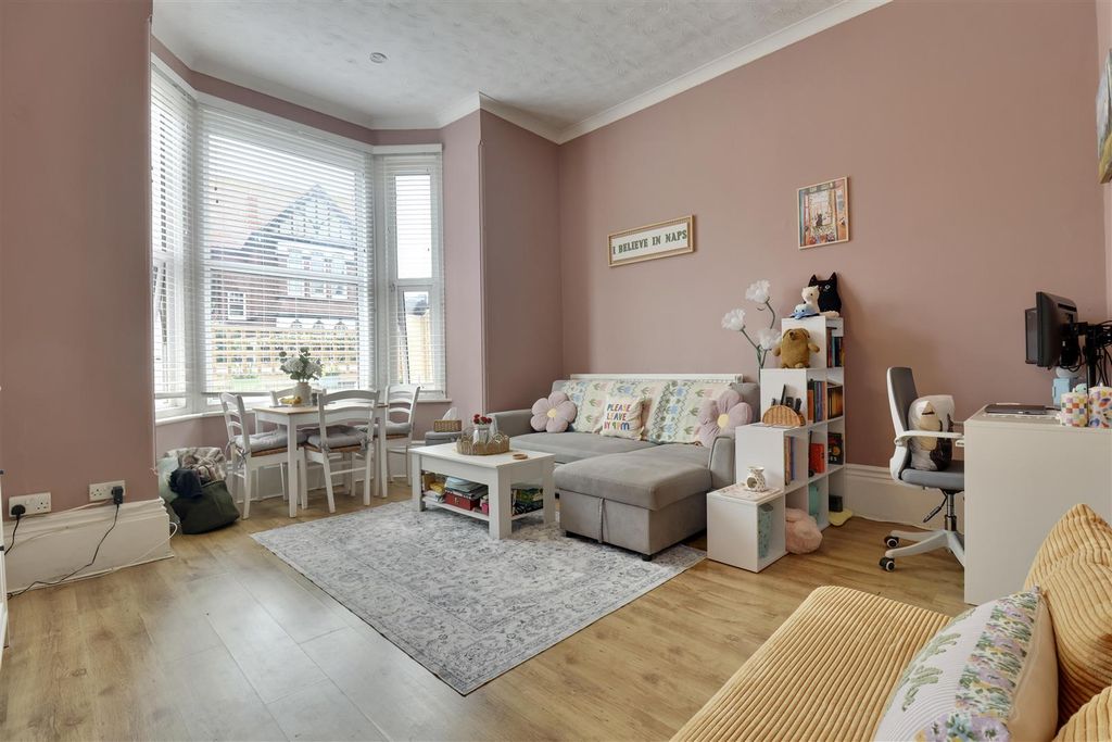 Property photo 1 of 14 86929Fe4-3849-4Beb-B5Fa-A650Cf1CC4Ed_1_201_A.Jpeg