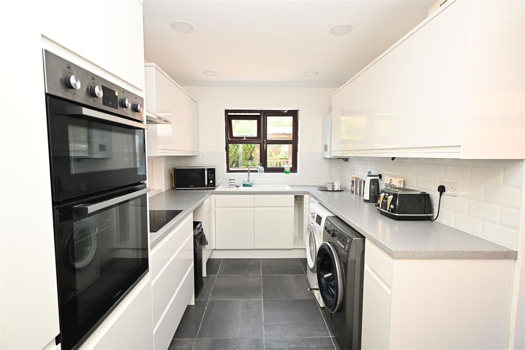 Property photo 2 of 21 Kitchen