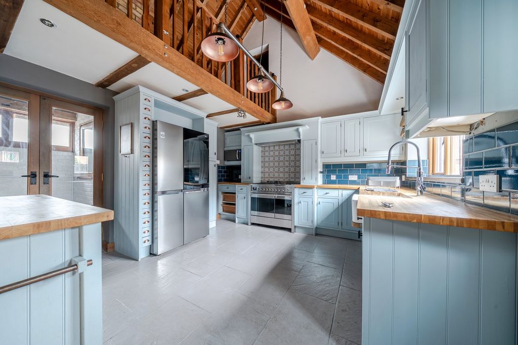 Property photo 3 of 28