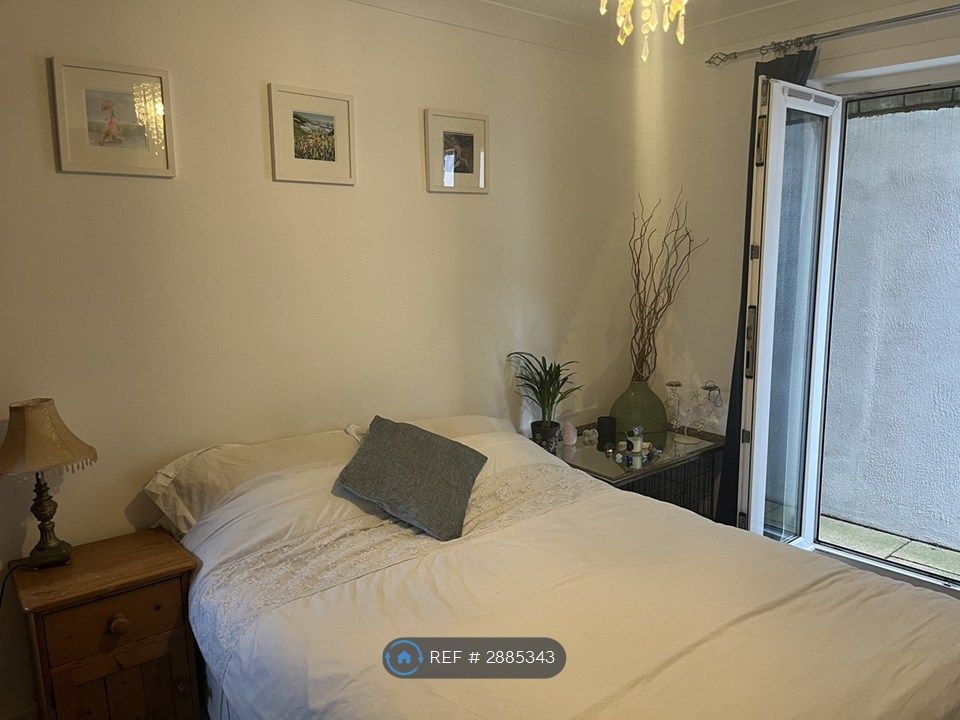 Property photo 3 of 14 Bedroom With Fitted Wardrobes