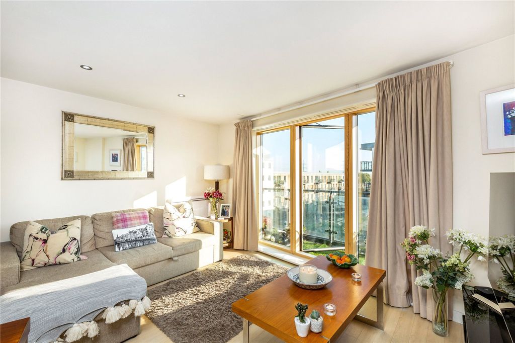 Property photo 1 of 8 Reception Room