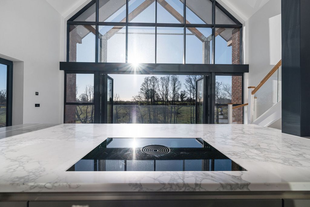 Property photo 3 of 18 Kitchen