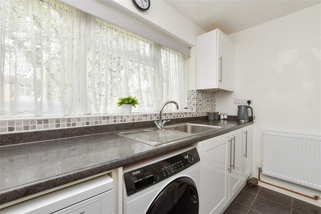 Property photo 3 of 8 Kitchen