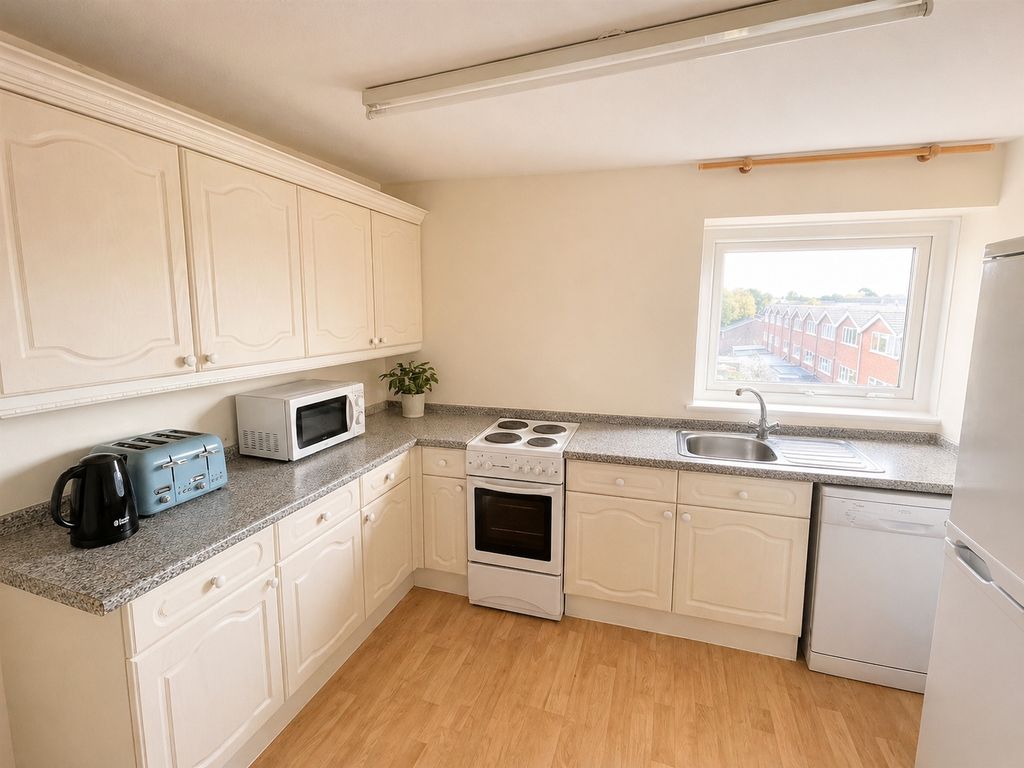 Property photo 3 of 6 Kitchen