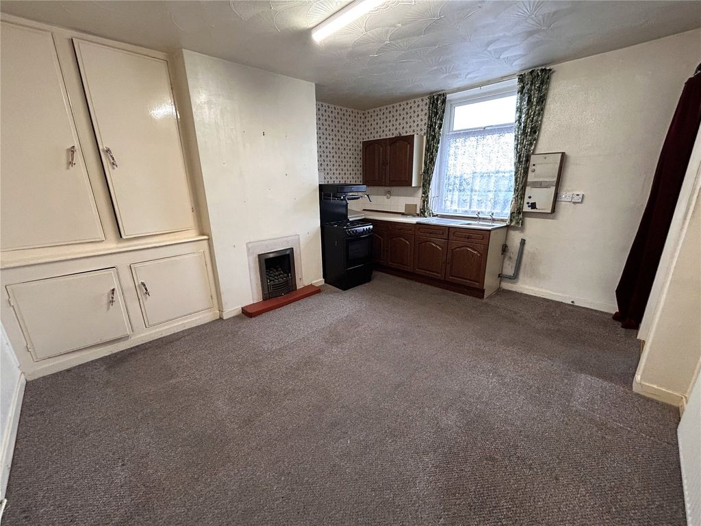 Property photo 2 of 8 Picture No. 18