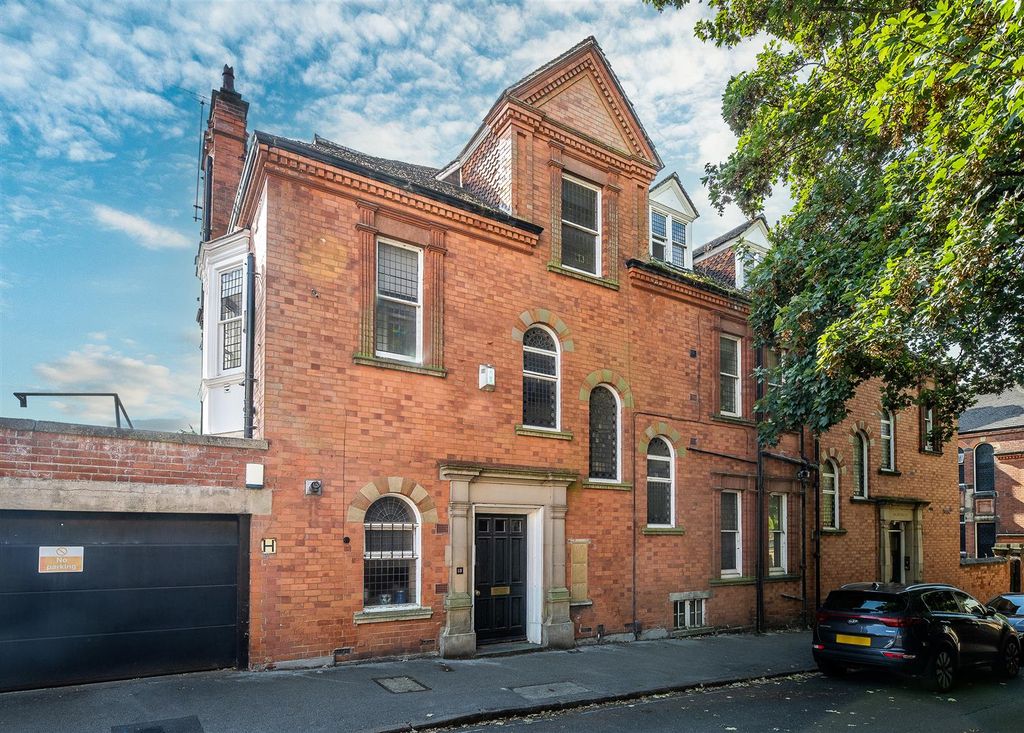 Property photo 1 of 12