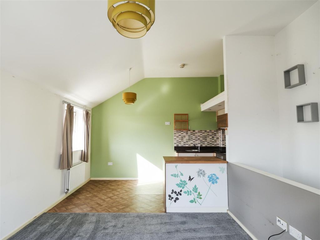 Property photo 3 of 9 Living Room.Png