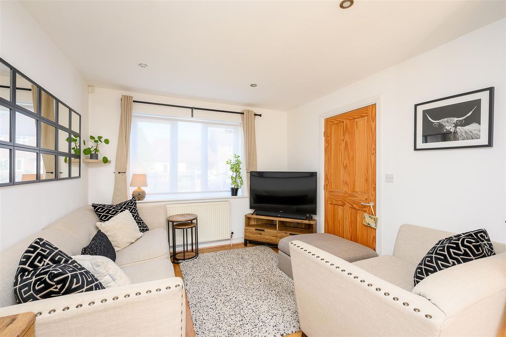 Property photo 3 of 20 Living