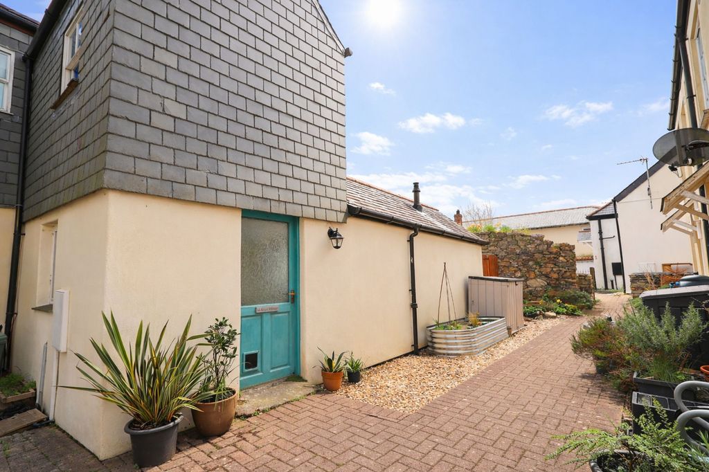 Property photo 1 of 19 External