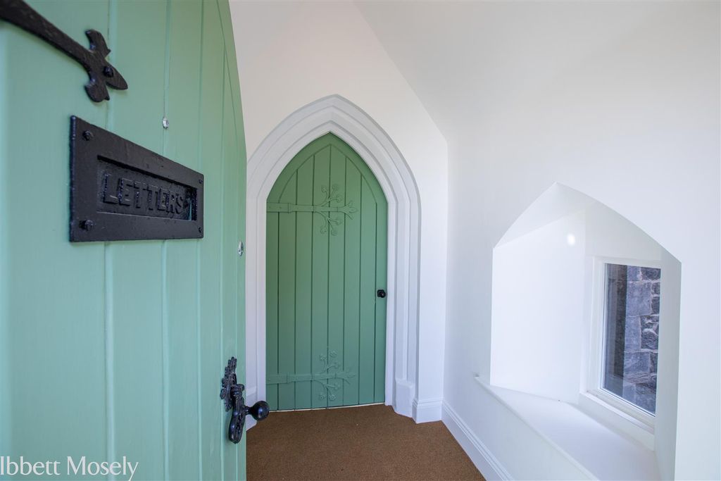 Property photo 3 of 18 2 Entance.Jpg