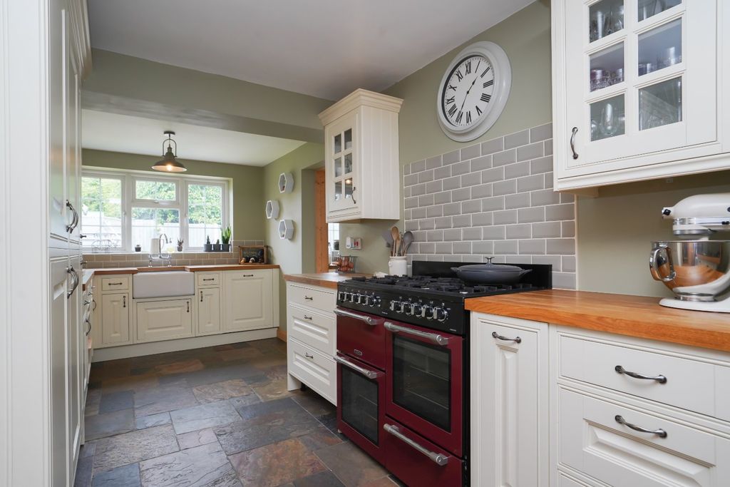 Property photo 2 of 26 Kitchen