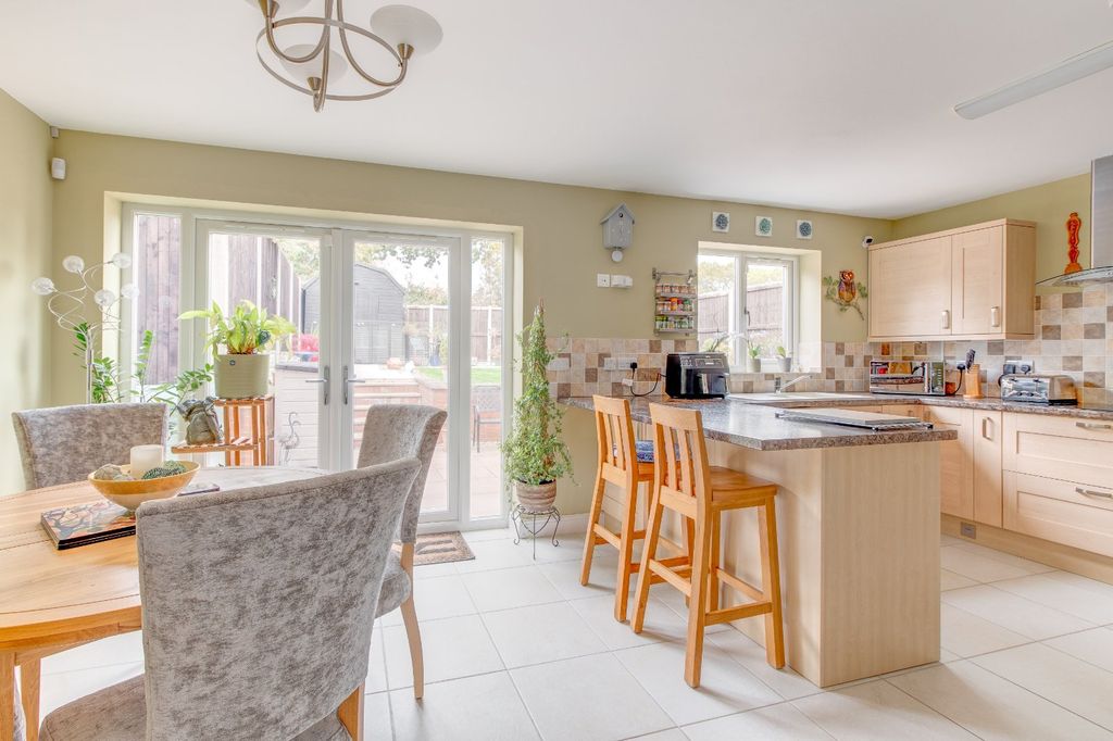 Property photo 2 of 18 Picture No. 33