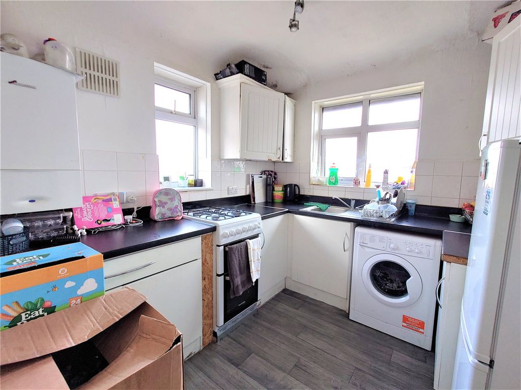 Property photo 3 of 6 Kitchen