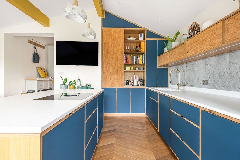 Property photo 3 of 30 Kitchen