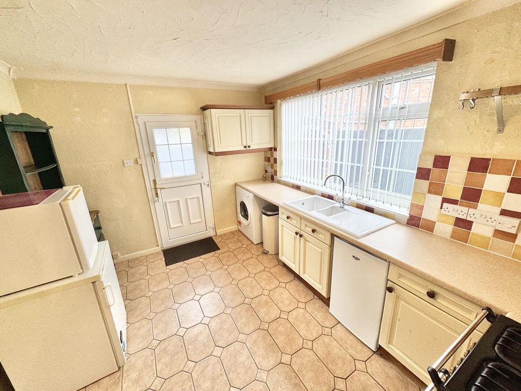 Property photo 2 of 17 Kitchen