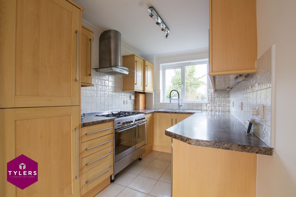 Property photo 2 of 11 Kitchen