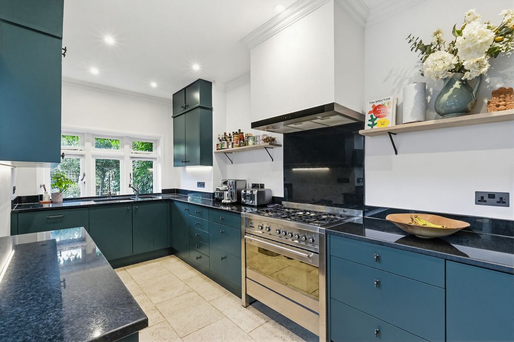 Property photo 3 of 19