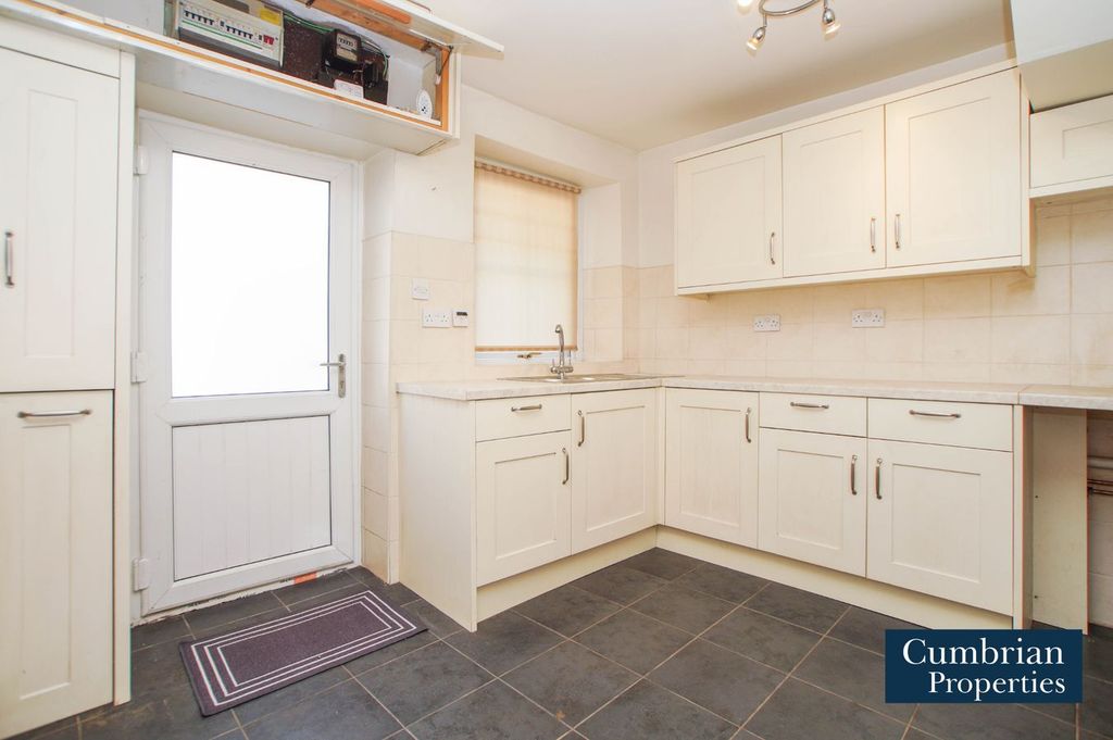 Property photo 2 of 14 Kitchen