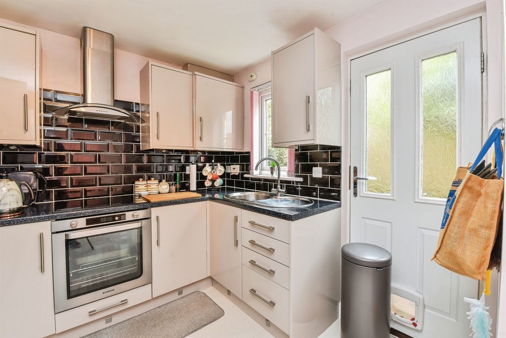 Property photo 3 of 17