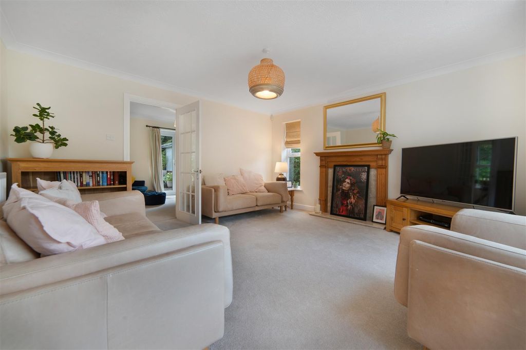 Property photo 2 of 11