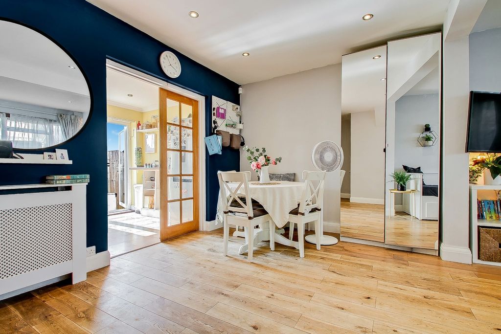 Property photo 3 of 15 4378407