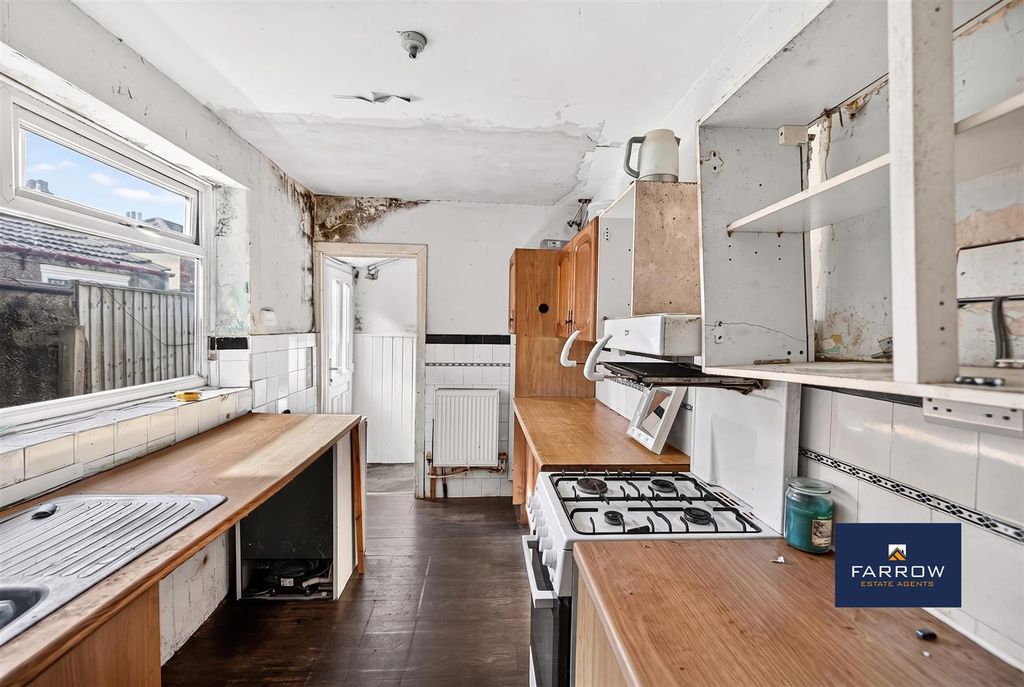 Property photo 2 of 19 Kitchen
