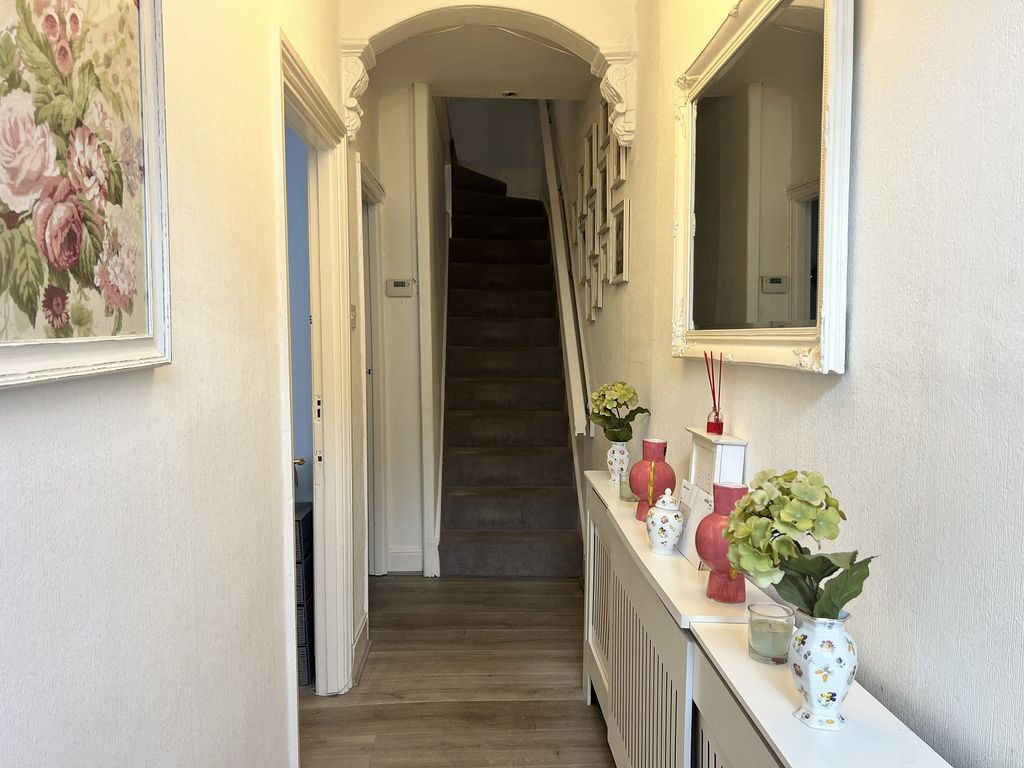 Property photo 2 of 21 Hallway
