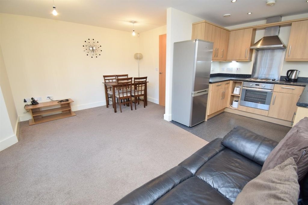 Property photo 2 of 9