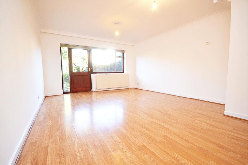 Property photo 3 of 9 Picture 3