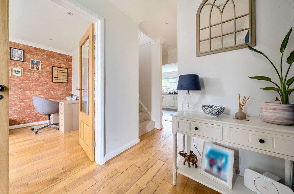 Property photo 3 of 20 1356888-3-68Cbe69...