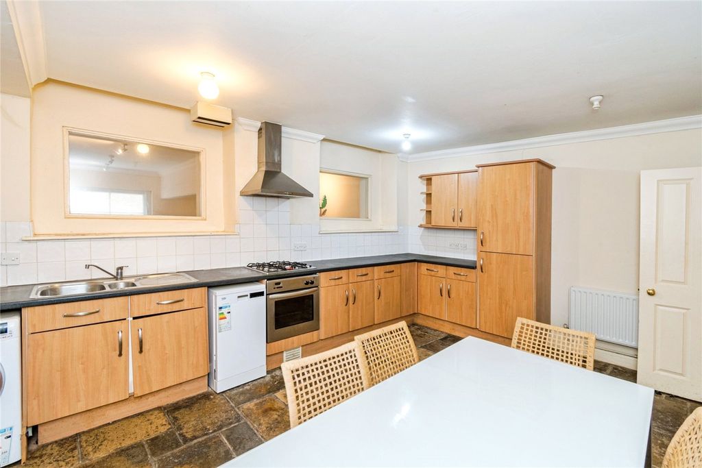 Property photo 2 of 24 Picture No. 14