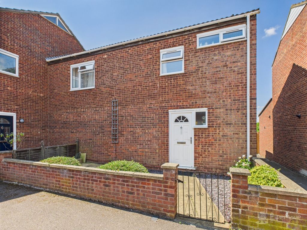Property photo 1 of 26 Front Of House- Mark Stephens Ewemove Newmarket An
