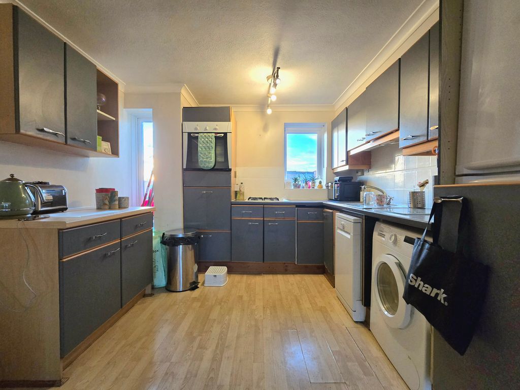 Property photo 3 of 5 3