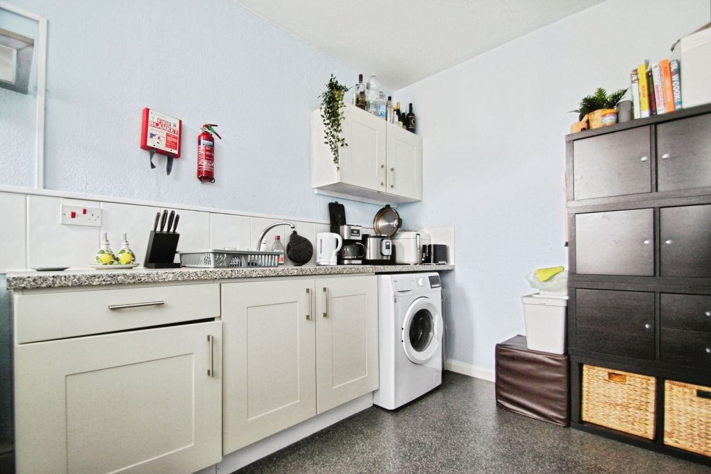 Property photo 1 of 7 Kitchen - Angle 2