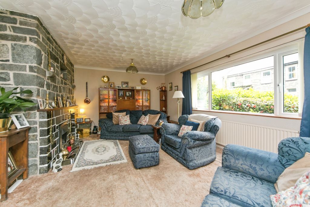 Property photo 2 of 14 Lounge