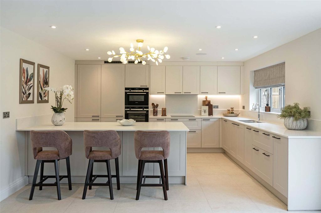Property photo 2 of 21 Show Home