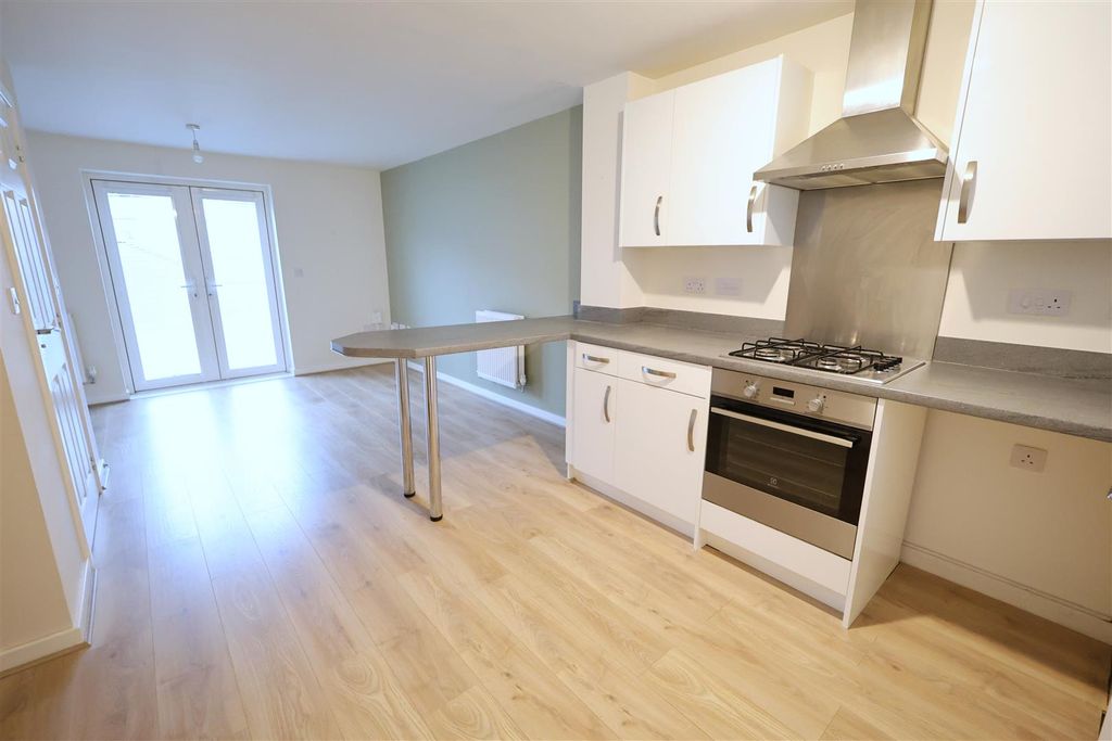 Property photo 2 of 18 Fr Living Space iii.Jpg