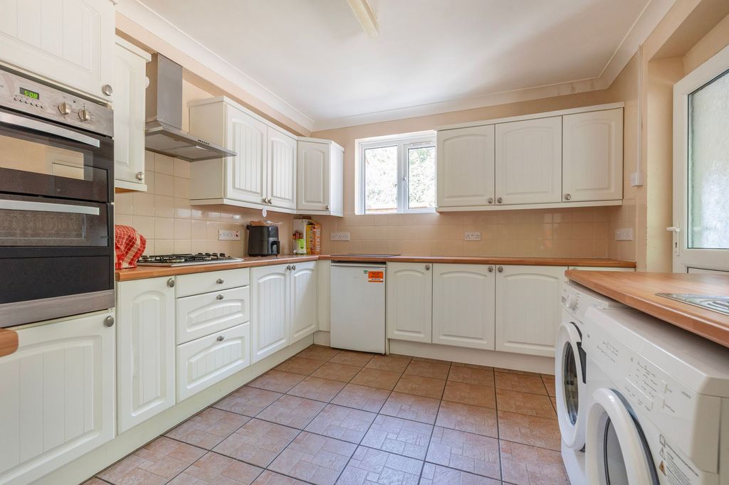 Property photo 2 of 23