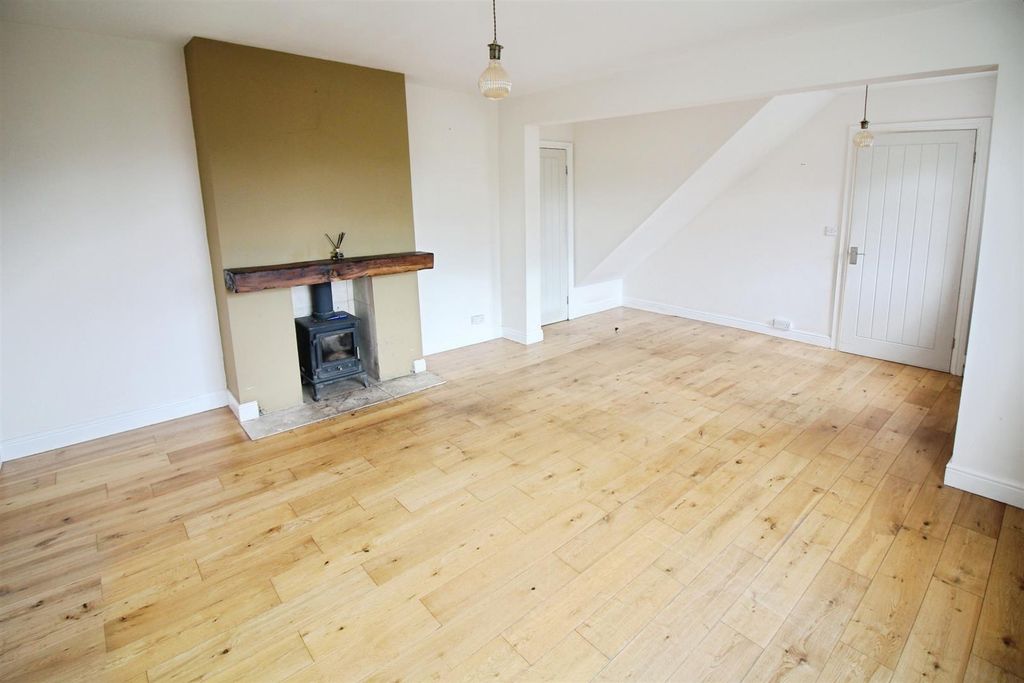 Property photo 3 of 15 Lounge